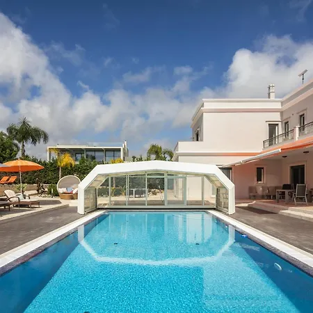 Luxury Villa *