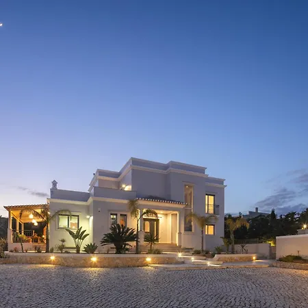 Luxury Villa *